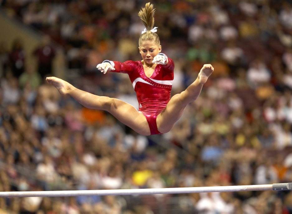 Shawn Johnson’s Wardrobe Malfunction on the Exercise Floor.